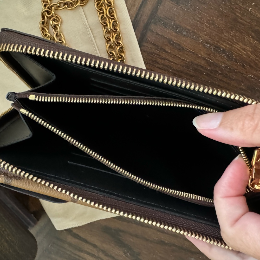 Reverse Monogram Vertical Wallet - on chain - Picture 11 of 14